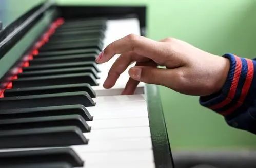 鋼琴跑音的七個主要原因，看完就知道鋼琴瞞著你都改變了啥？_慧禾國際藝術教育
