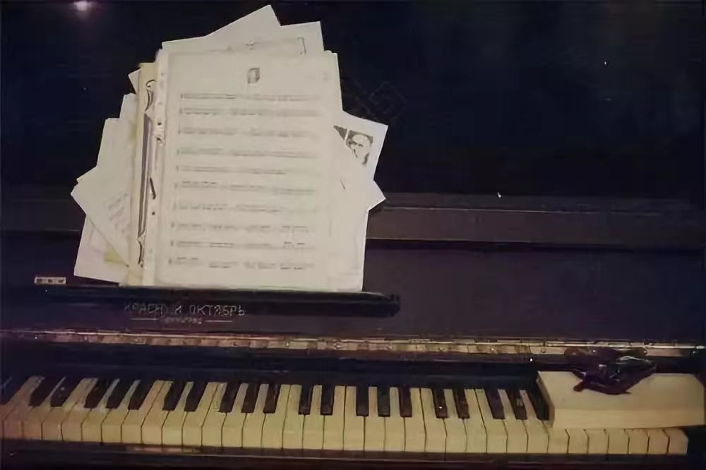 鋼琴彈奏怎樣才能獲得放松狀態_慧禾國際藝術教育